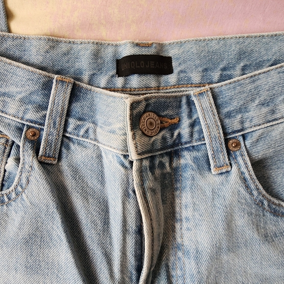 UNIQLO Light Washed Ripped Straight Leg Denim Jeans - Picture 2 of 10